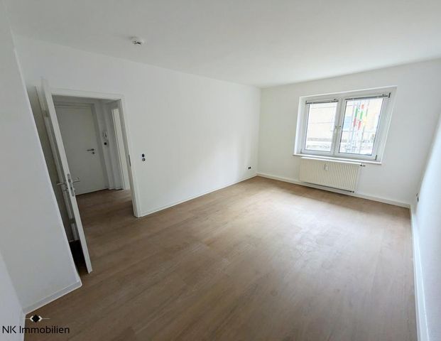 ++ frisch renovierte 2-Raum-Wohnung - mit Einbauküche, Tageslichtbad & Gartenoption (Reinsdorf) ++ - Photo 1