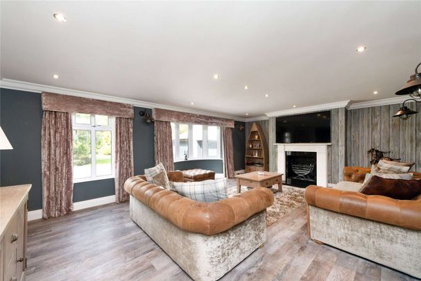 Exceptional Contemporary Home with Leisure Facilities and Stunning Views, well located between Hale and Knutsford. - Photo 1