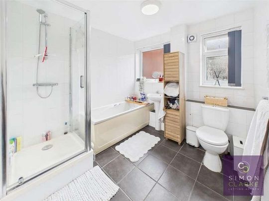 Cameron Close, Whetstone, N20 - Photo 1