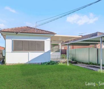 Spacious three bedroom home located opposite golf course - Photo 3