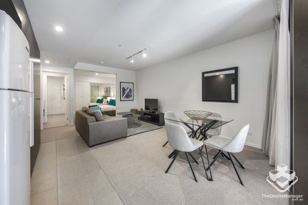 Unfurnished 1 Bedroom 1 Bathroom / 1 Car Apt - Photo 2