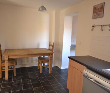 3 bedroom terraced house to rent - Photo 2