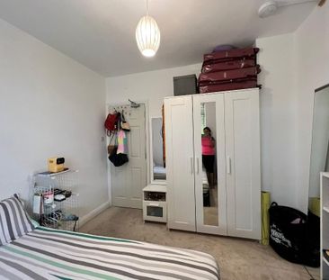 Room in a Shared Flat, London, E11 - Photo 2