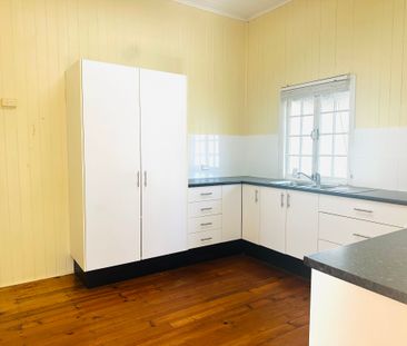 Charming 3 Bedroom Weatherboard Home - Photo 5