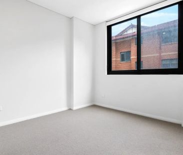 Stylish Retreat with Everyday Convenience - Photo 3