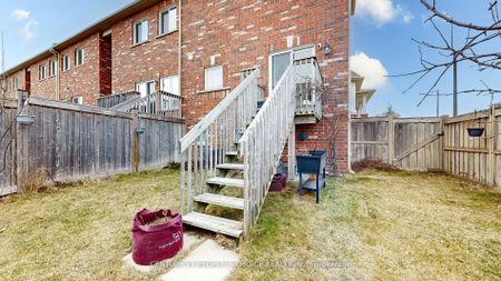 Townhouse For Lease | W8144994 - Photo 2