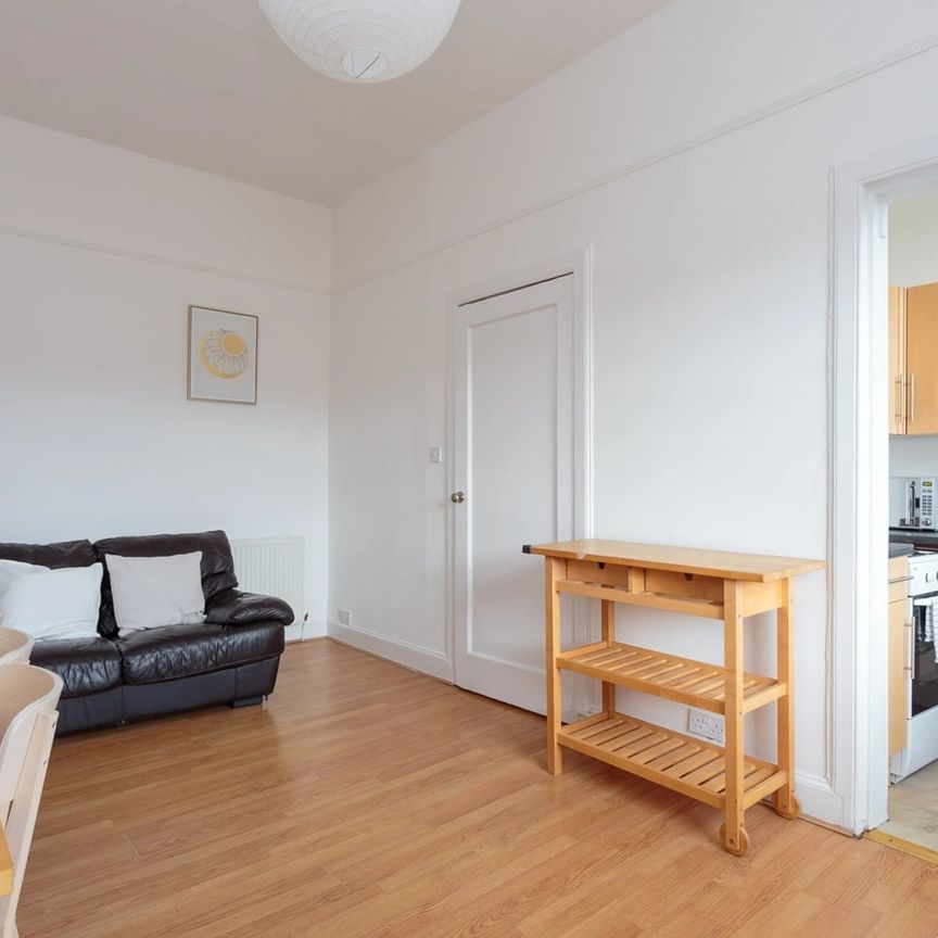 3 Bed Flat, Leith Walk, EH6 - Photo 1