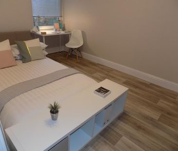 3 bedroom Flat To Let - Photo 6