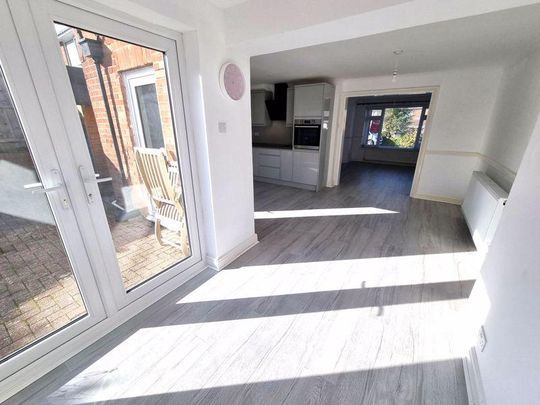 3 bedroom semi-detached house to rent - Photo 1