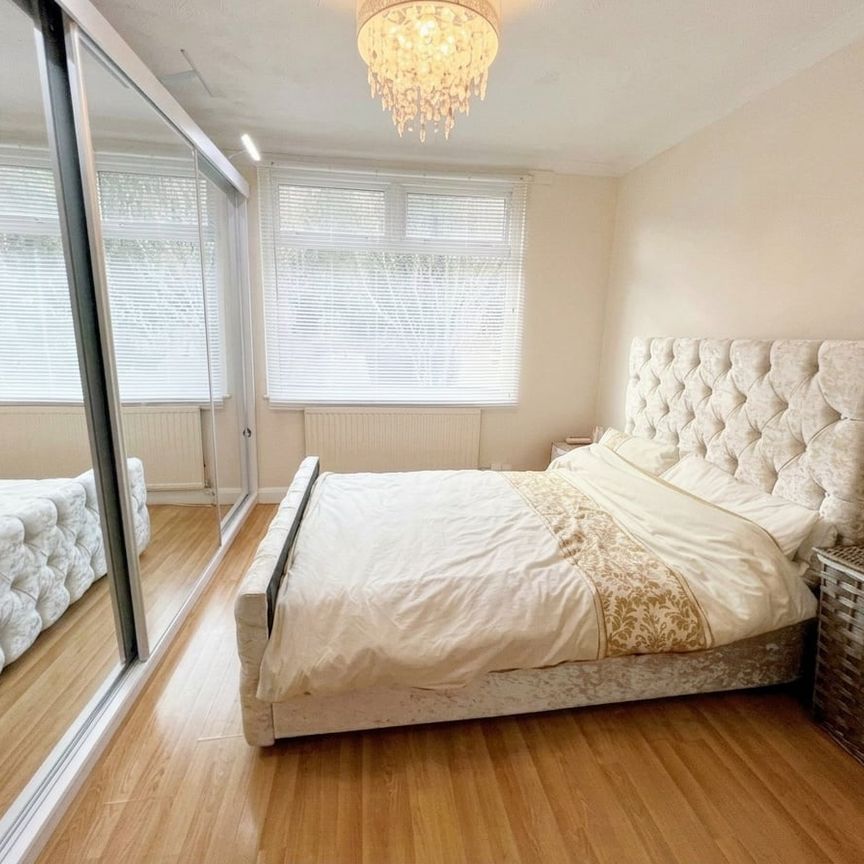 2 Bed Flat, Runley Road, LU1 - Photo 1