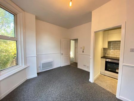 1 bedroom flat to rent - Photo 2