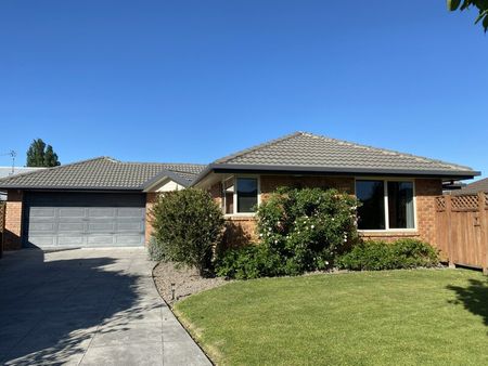 Gorgeous 3 Bedroom Family Home in Northwood! - Photo 3