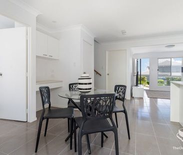 3 Bedroom in a Quiet Complex - close to all amenitiese - Photo 6