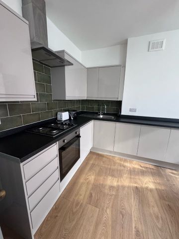 1 Bed Flat, Lewisham High Street, SE13 - Photo 3