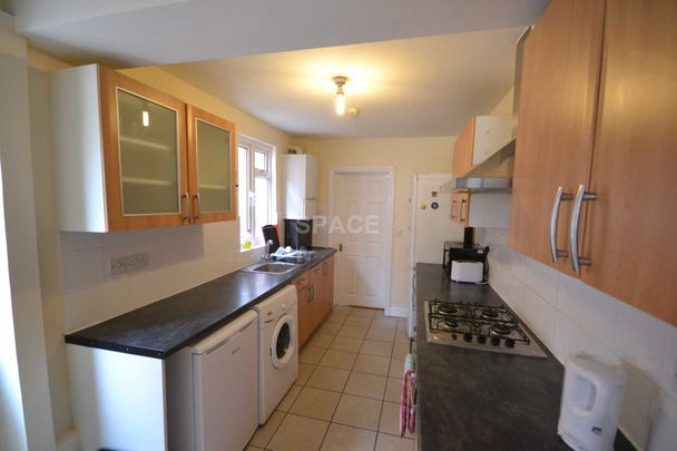 Grange Avenue, RG6 1DJ, University, Reading - Photo 1