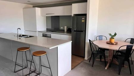 Furnished Luxury Living in the Heart of Whakatane! - Photo 4