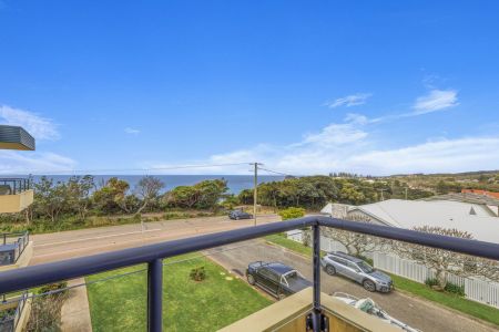 Stunning Ocean Views Over Flynns Beach - Photo 3