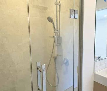 Spacious 4 Bedroom Home in Mairangi Bay - Rangi Zoned! - Photo 3