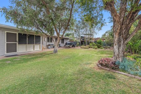 Spacious Four Bedroom Family Home - Photo 5