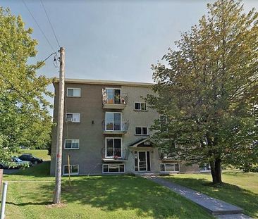 4½ à 995$ par mois (eau chaude et chauffage inclus) - Photo 4