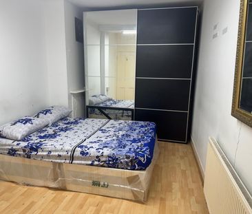 Room in a Shared House, Carlyle Road, E12 - Photo 4