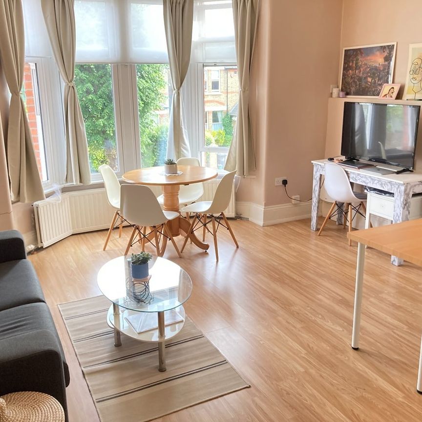 1 Bed Flat, North Common Road, W5 - Photo 1