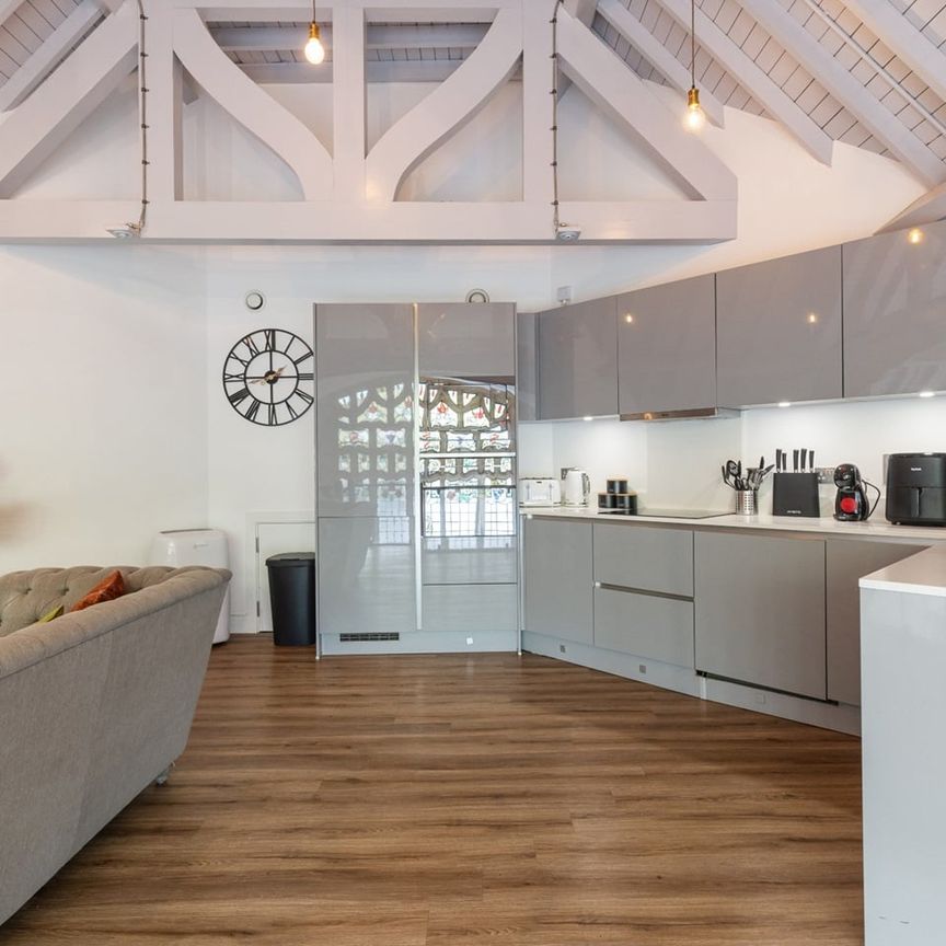 3 Bed Penthouse, Wycliffe House, IG1 - Photo 1