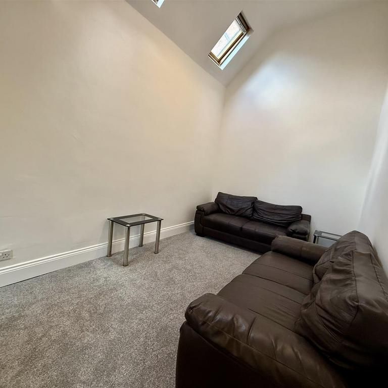 3 bedroom apartment to rent - Photo 1