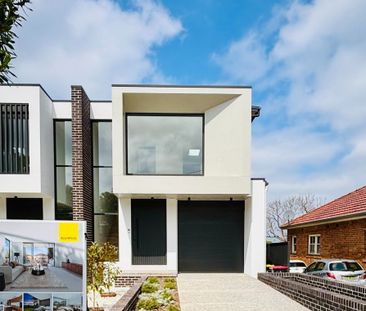 ARCHITECTUAL FULL BRICK MASTERPIECE OF LUXURY FAMILY LIVING - Photo 4