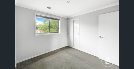 NEAT & TIDY TWO BEDROOM TOWNHOUSE - Photo 2