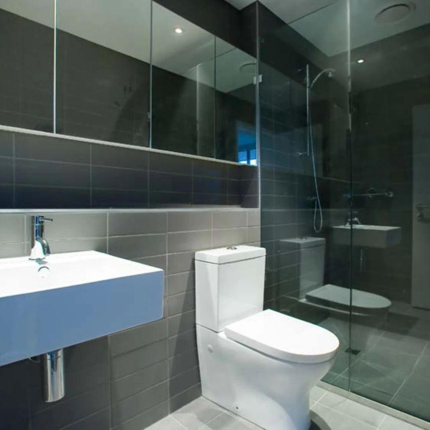 Modern one bedroom apartment! BREAK LEASE up May or 12 months lease. - Photo 1