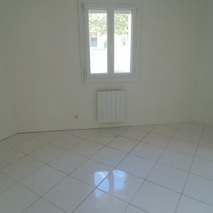 Location Appartement 3 pièces 50m² ST PAUL DE VARAX 01240 - Photo 2