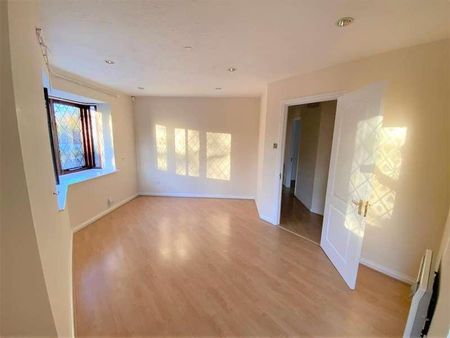 Crookham Road, Fleet, GU51 - Photo 2