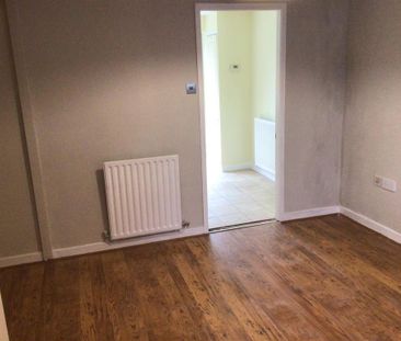 2 bedroom semi-detached house to rent - Photo 6