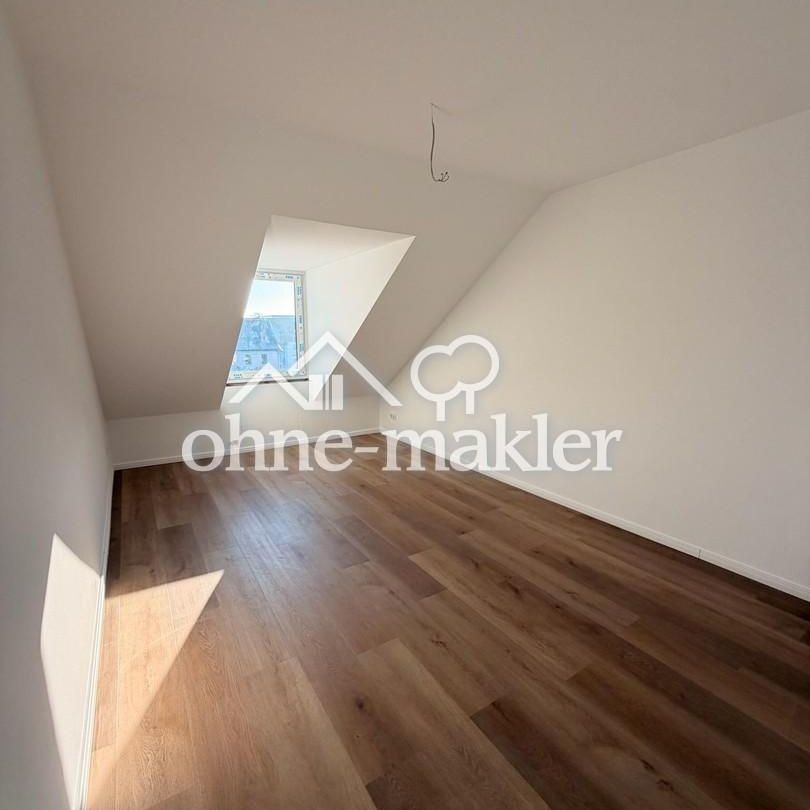 Neubau-Dachgeschoss im schönen Altbau: 4-Zimmer mit Balkon - Photo 1