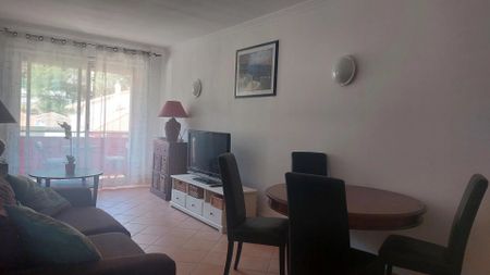 Location Appartement 3 pièces 71m² NICE 06100 - Photo 2