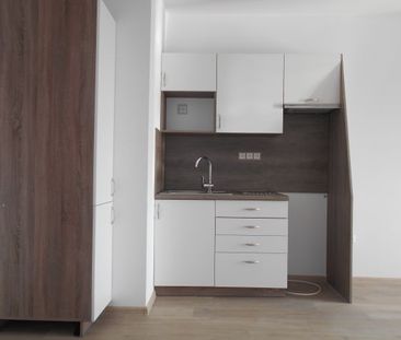 Prenájom bytu 2 + 1 s balkónom v Čadci - širšie centrum – Fotografia 2