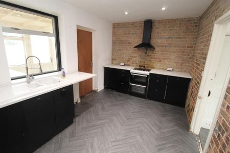 3 bedroom terraced house to rent - Photo 5