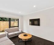 Lovely, fully furnished studio unit in walking distance to Universi... - Photo 1