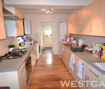 6 Bed - Grange Avenue, Uni Area - Photo 3