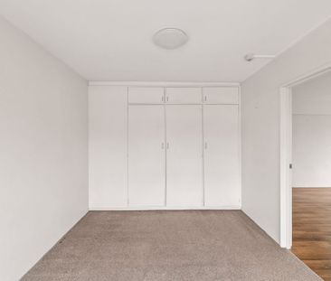 Contemporary style with sunny harbour & city ciew - Photo 2