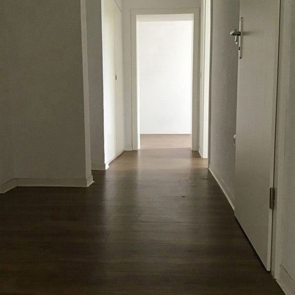 Charmante 2-Raum-Wohnung mit Tageslichtbad und Balkon! - Photo 1