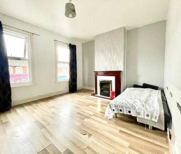 3 bedroom maisonette to rent - Photo 2
