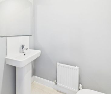 4 bedroom semi-detached house to rent - Photo 5