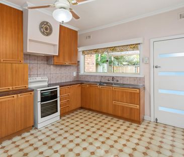 Three bedroom home in sought after pocket - Photo 3