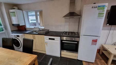 6 bedroom terraced house to rent - Photo 2