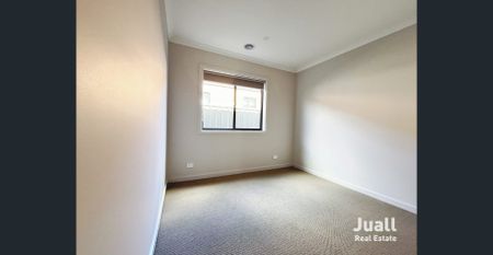 Brand-New 4-Bedroom Family Home in Clyde North - Photo 2