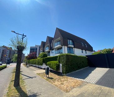 ONGEMEUBELD - Ruim 3-slaapkamer appartement gelegen in een villa residentie in de Elizabetlaan te Knokke. - Foto 1