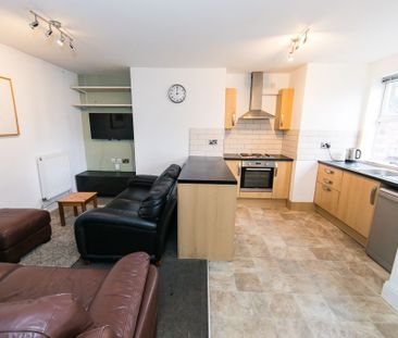 Brudenell View, Hyde Park, Leeds - Photo 2