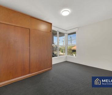GREAT LOCATION! - Photo 2